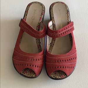 Jambu Sport Wedge- size 7 1/2 Red